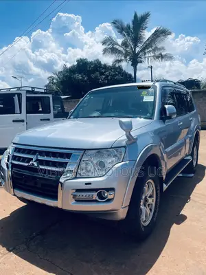 Mitsubishi Pajero 2013 Silver
