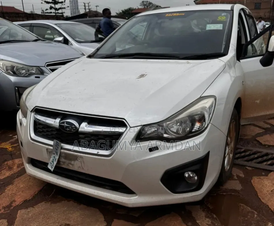 Subaru Impreza 2.0i Limited PZEV 4dr Hatchback AWD (2.0L 4cyl CVT) 2014