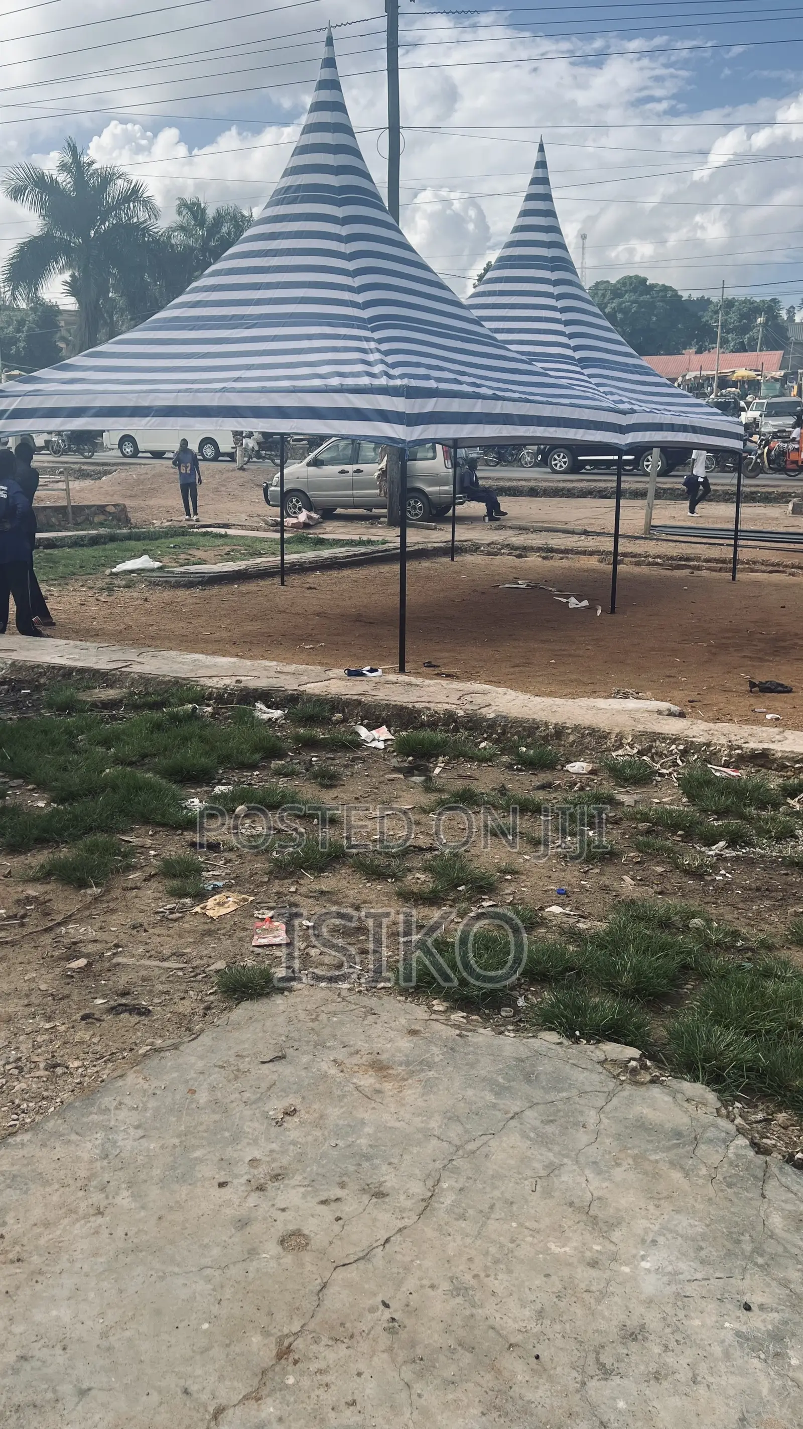 Striped 100 Seater Tent