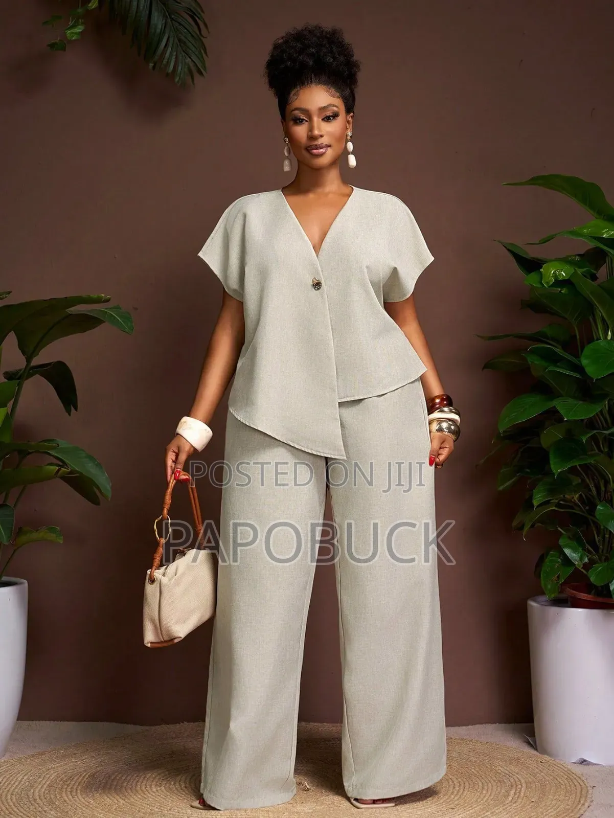 Women's Two-Piece Set Consisting of a Short-Sleeved