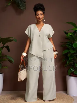 Women's Two-Piece Set Consisting of a Short-Sleeved