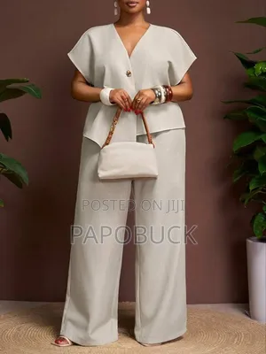 Women's Two-Piece Set Consisting of a Short-Sleeved