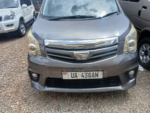 Toyota Noah 2011 Gray