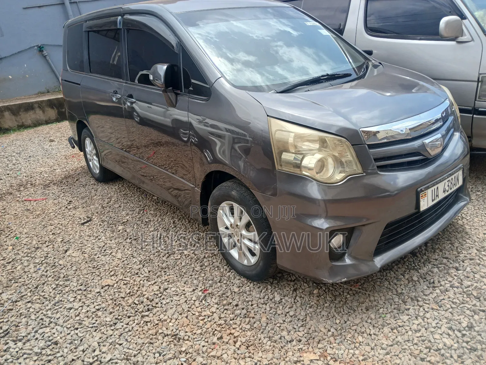 Toyota Noah 2011 Gray