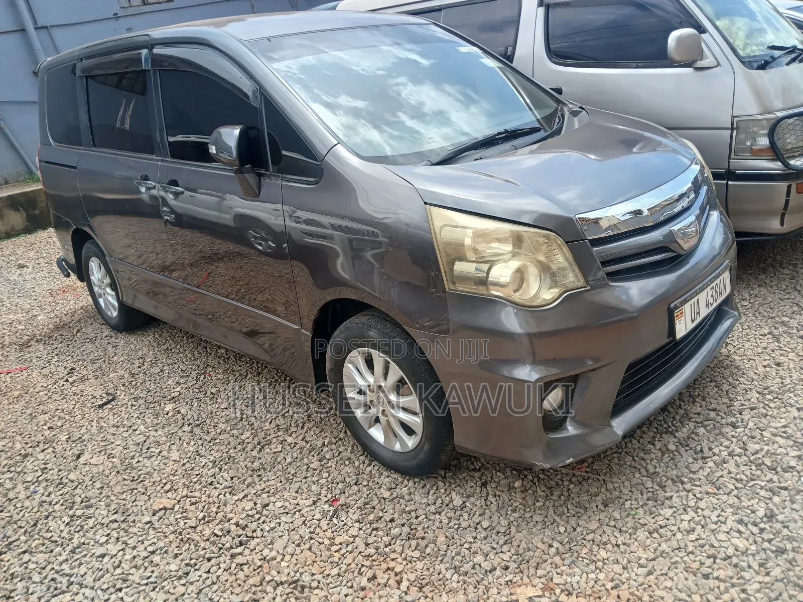 Toyota Noah 2011 Gray