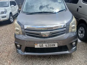 Toyota Noah 2011 Gray