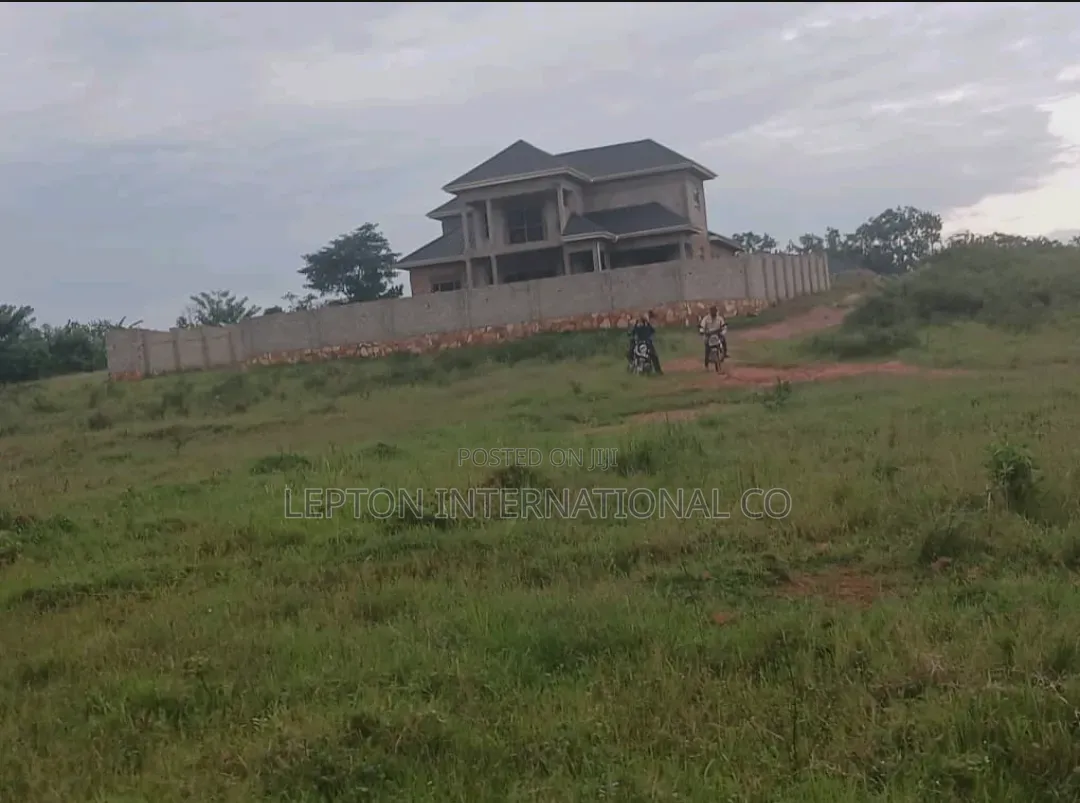 100 × 100 in Kira Namugongo for Sale With a Ready Title