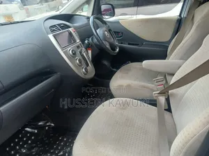 Toyota Ractis 2008 Silver
