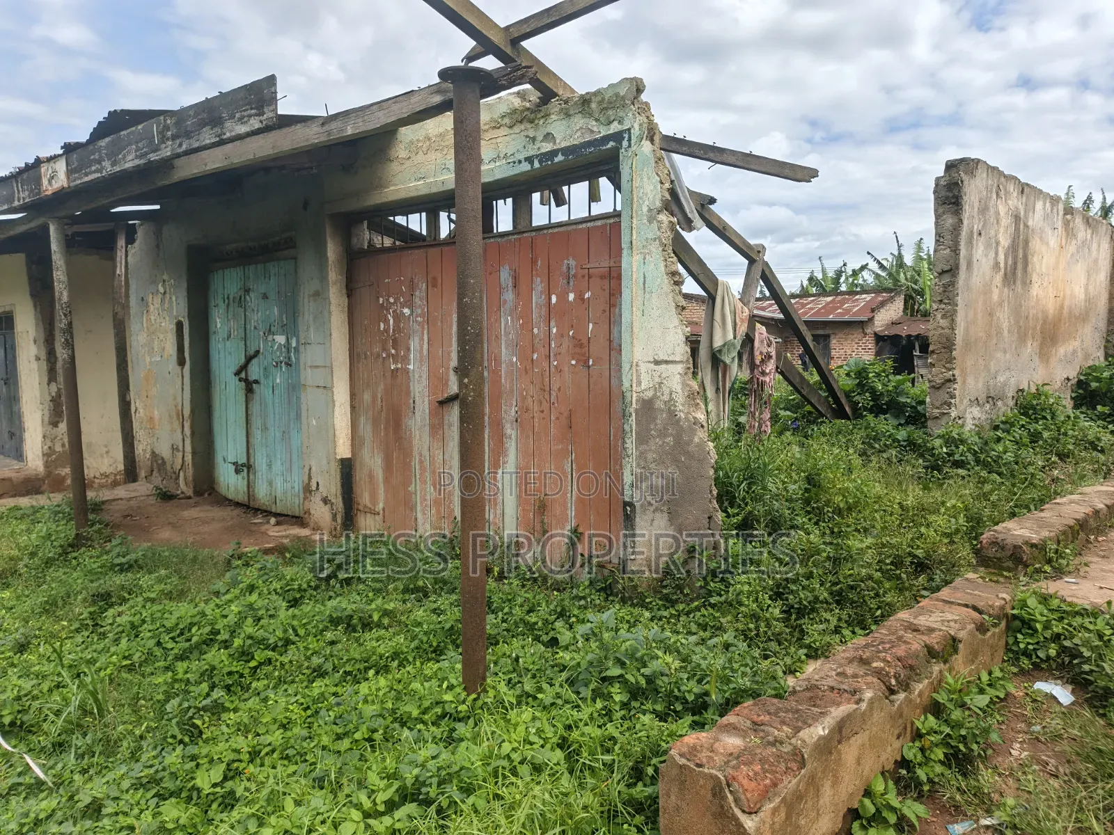 Commercial Plot on Sale in Ntorokorodi