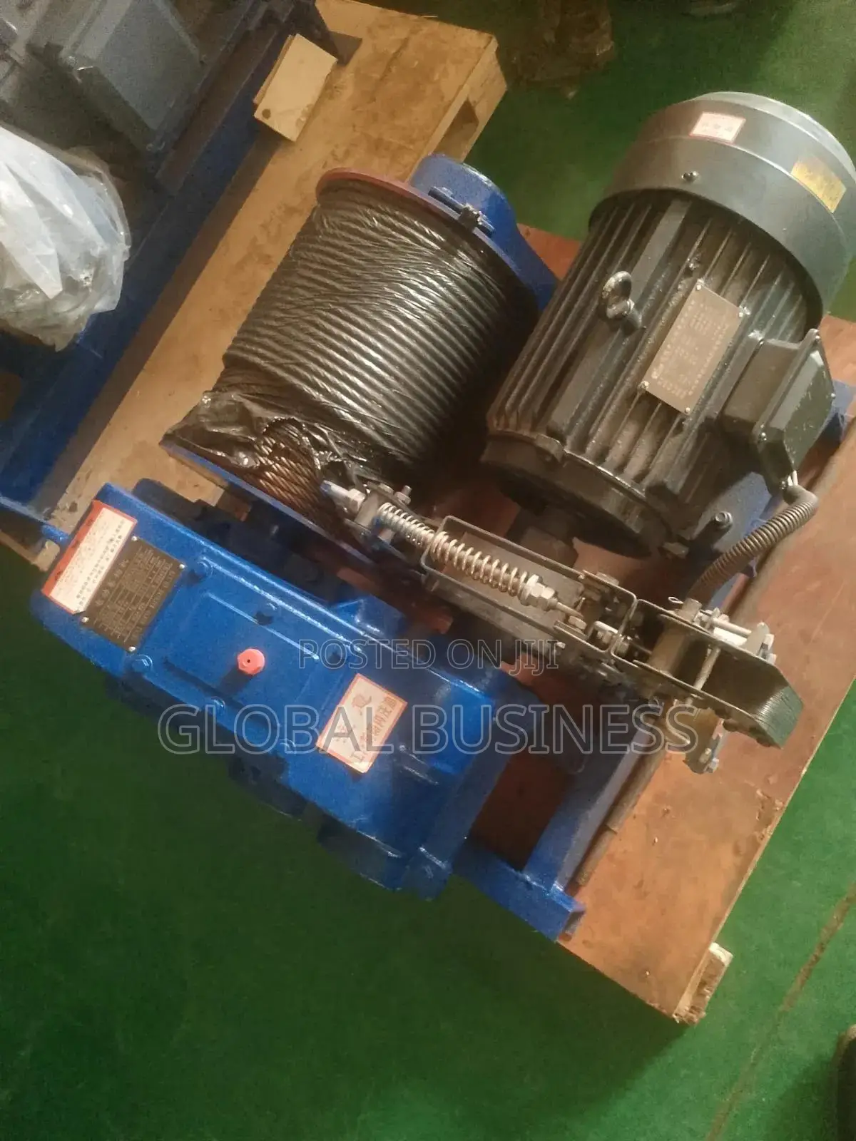 Heavy-duty Lifting Machine – Power, Safety Performance!
