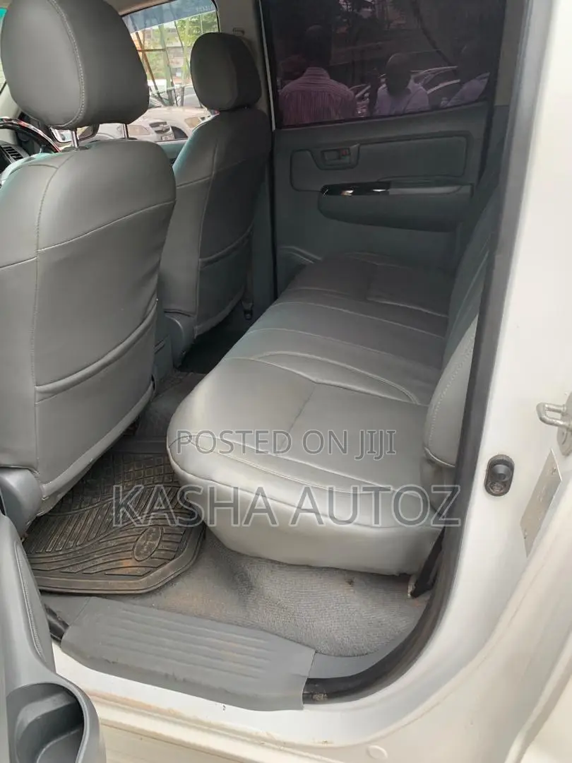 Toyota Hilux 2010 White
