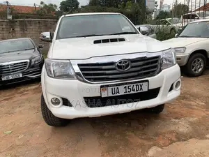 Toyota Hilux 2010 White