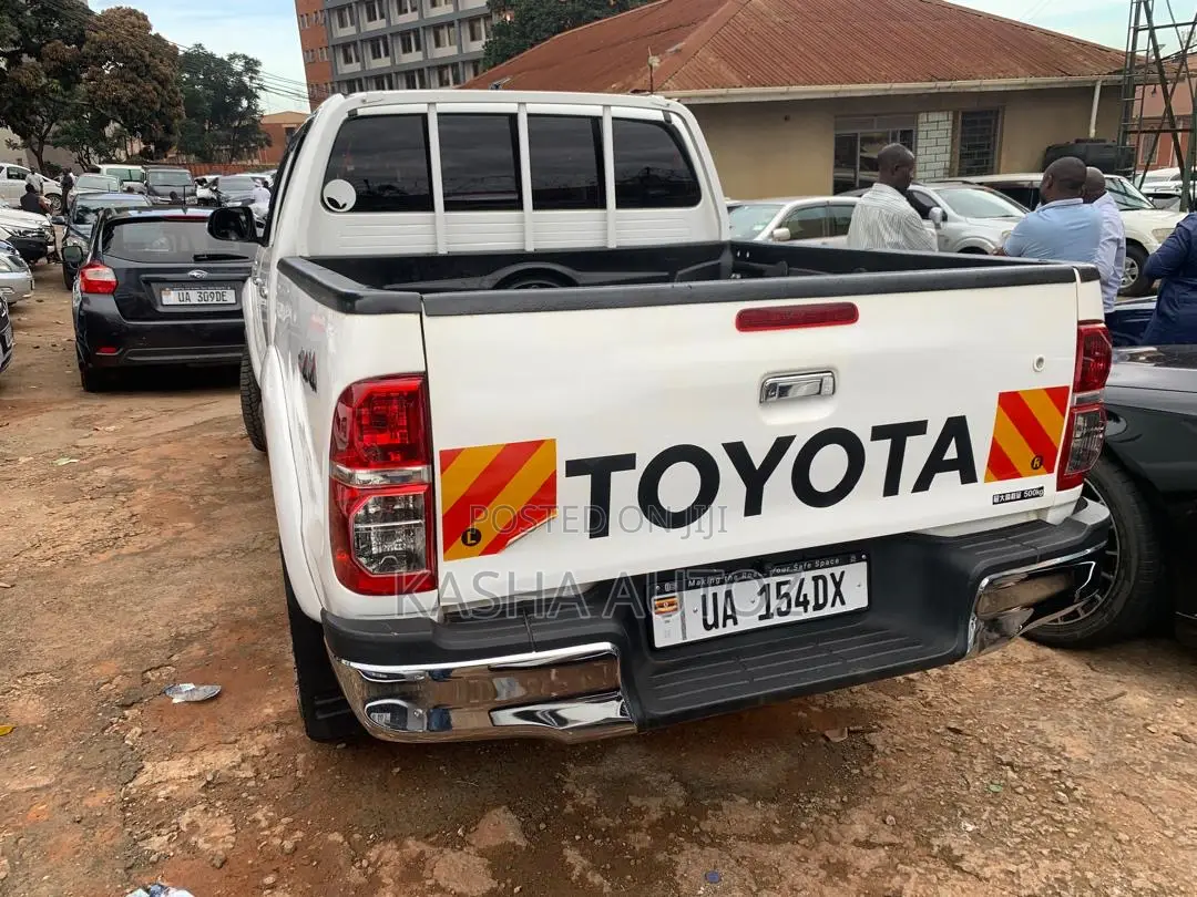 Toyota Hilux 2010 White