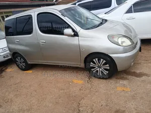 Toyota Fun Cargo 2006 Silver