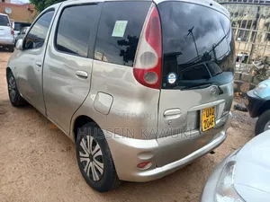 Toyota Fun Cargo 2006 Silver