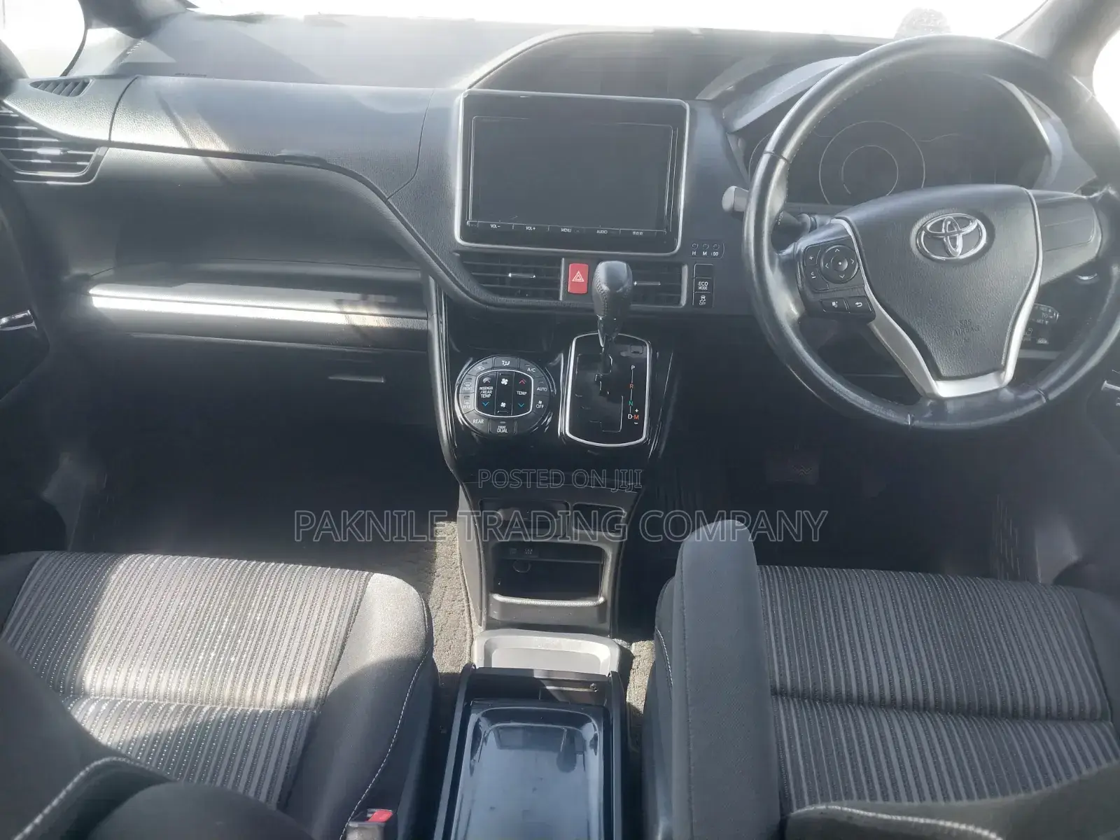 Toyota Noah 2017 Purple