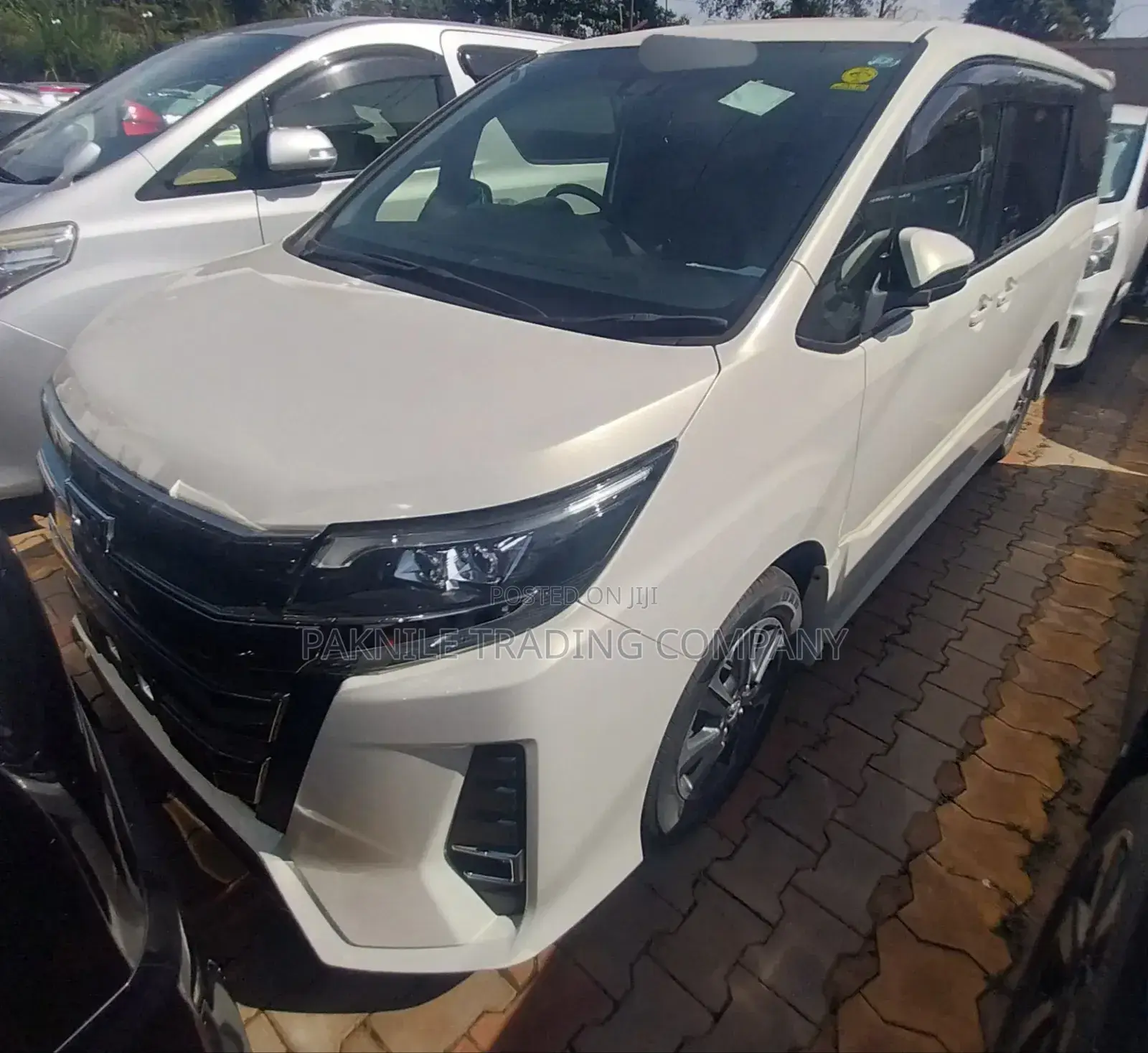 Toyota Noah 2017 White