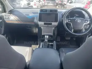 Toyota Land Cruiser Prado 2019 White
