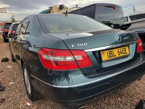 Mercedes-Benz E300 2011 Green