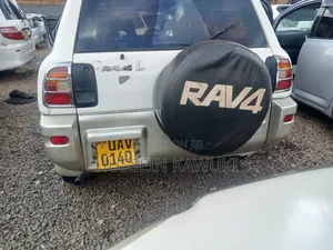 Toyota RAV4 1999 White
