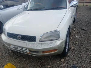 Toyota RAV4 1999 White