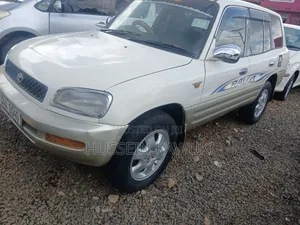 Toyota RAV4 1999 White