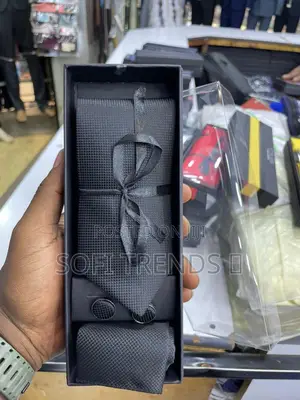 Gents Plain Ties With Pocket Sqaure