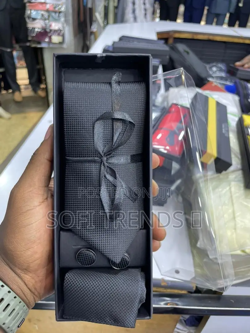 Gents Plain Ties With Pocket Sqaure