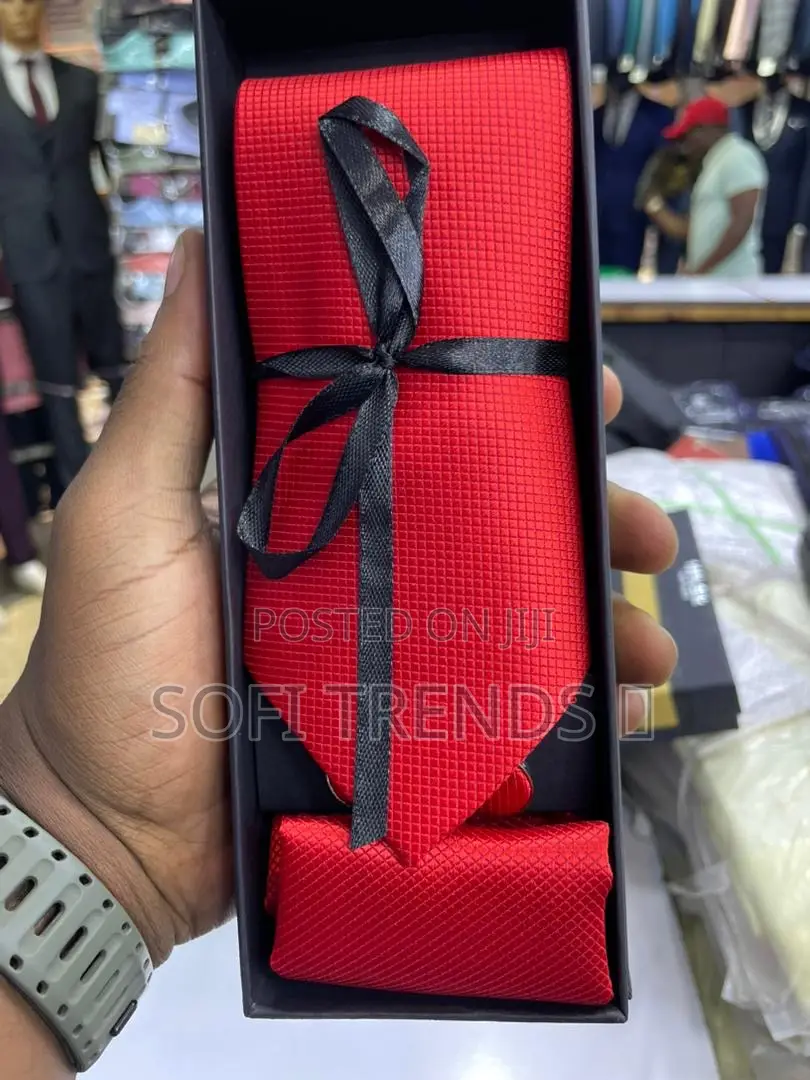 Gents Plain Ties With Pocket Sqaure