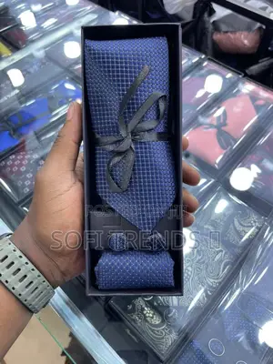 Gents Plain Ties With Pocket Sqaure