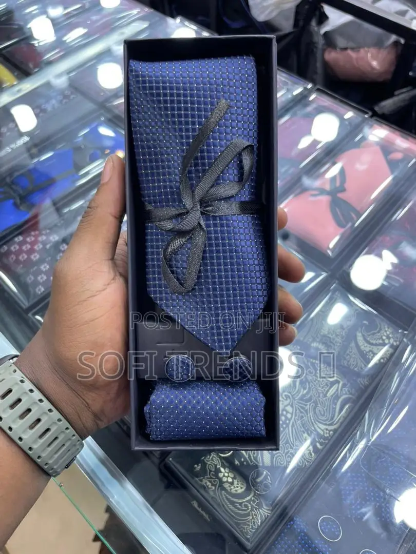 Gents Plain Ties With Pocket Sqaure