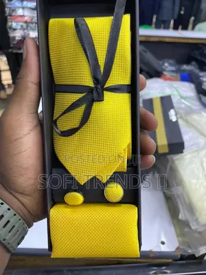 Gents Plain Ties With Pocket Sqaure