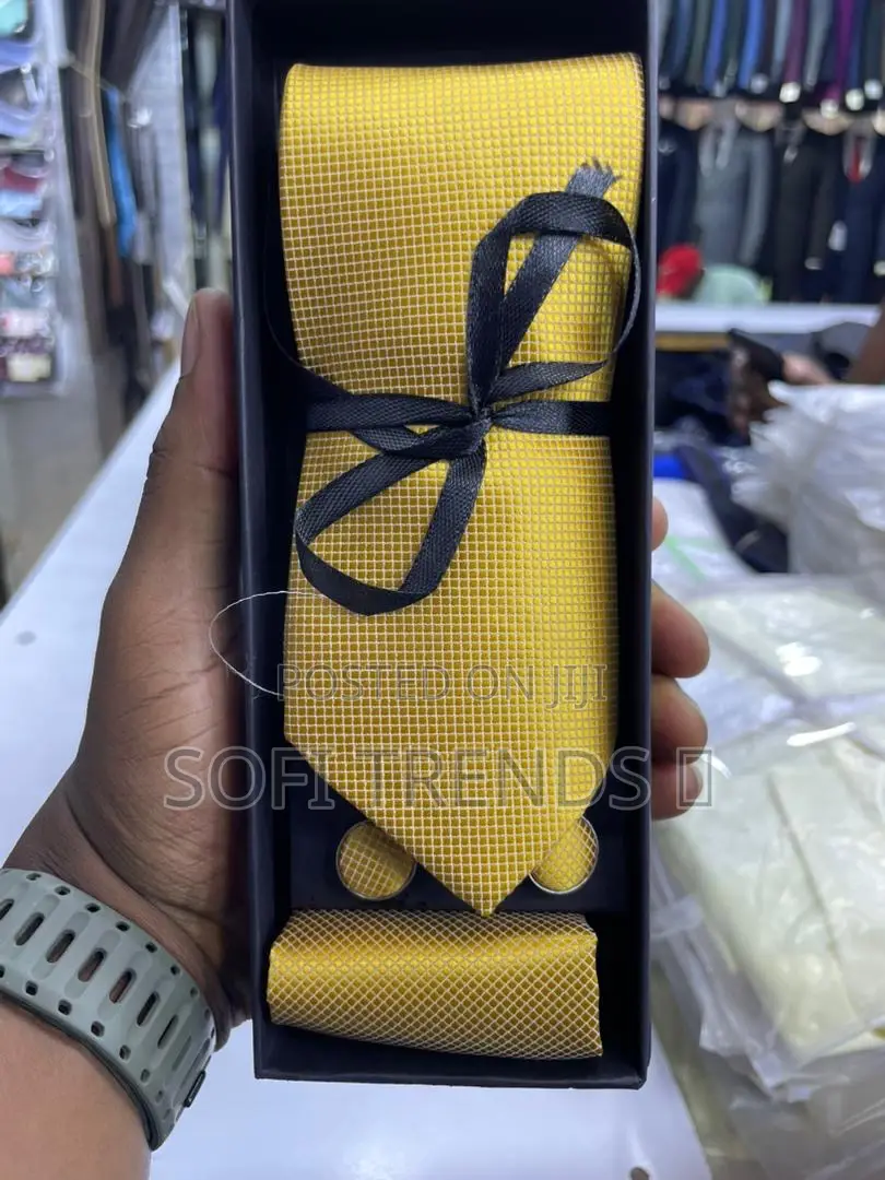 Gents Plain Ties With Pocket Sqaure