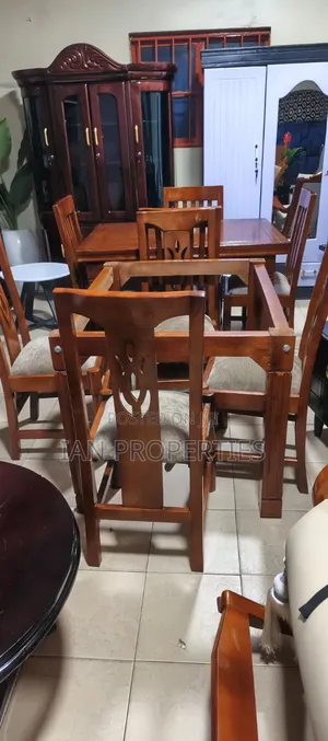 4 Seater Dinning Tables