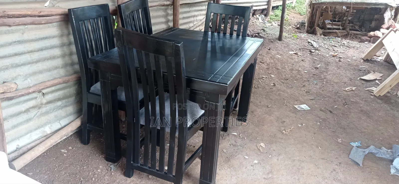 4 Seater Dinning Tables