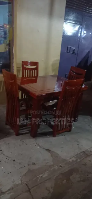 4 Seater Dinning Tables