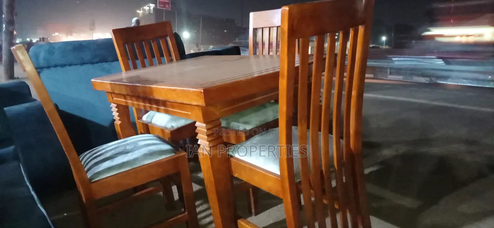 4 Seater Dinning Tables