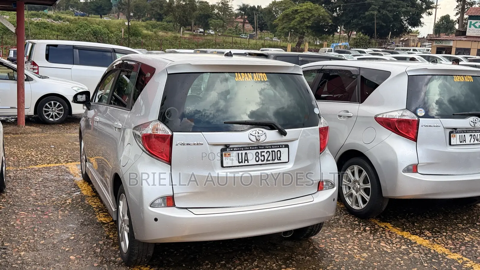 Toyota Ractis 2013 Silver