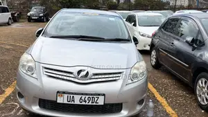 Toyota Auris 2011 Silver