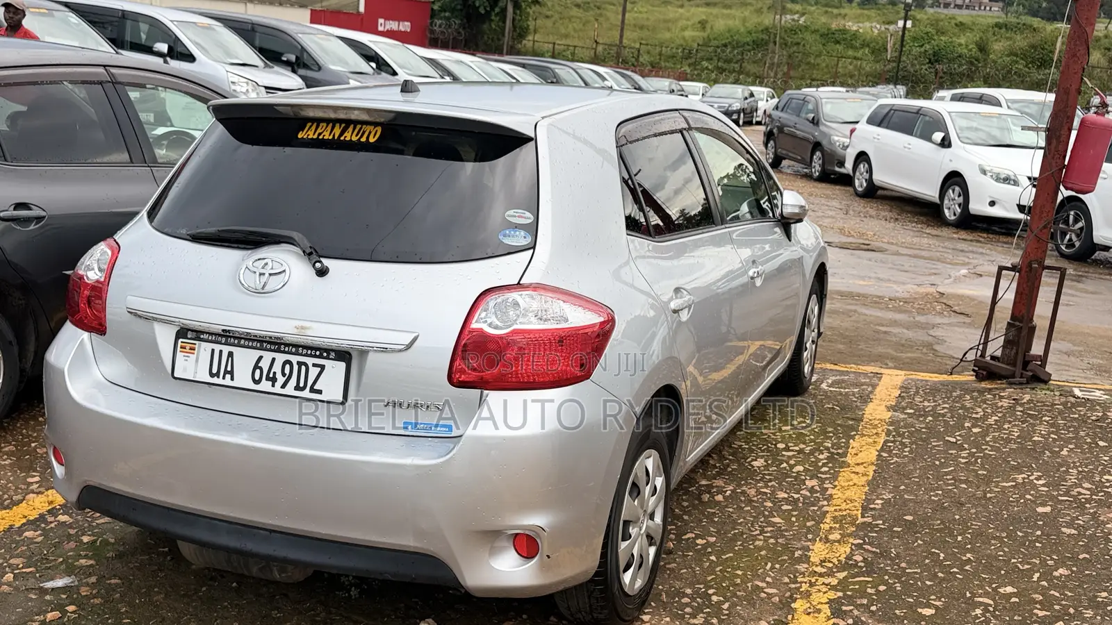 Toyota Auris 2011 Silver