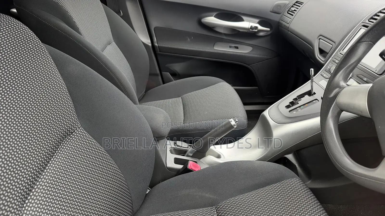 Toyota Auris 2011 Silver