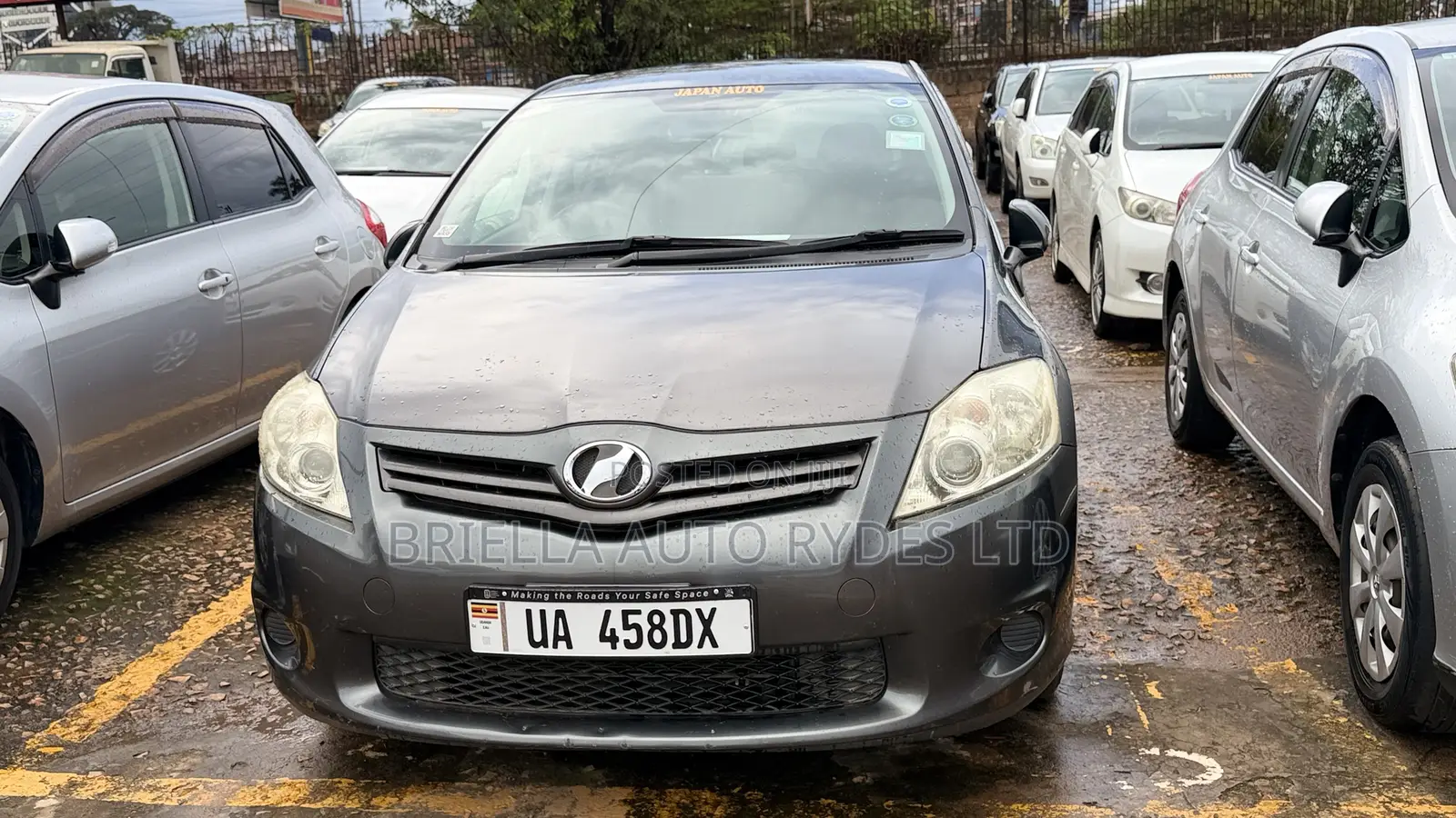 Toyota Auris 2011 Gray