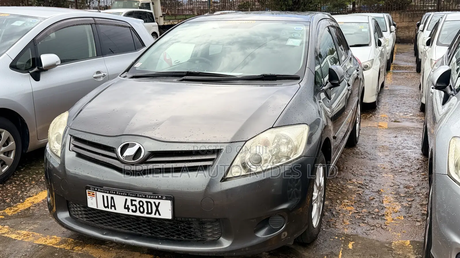 Toyota Auris 2011 Gray