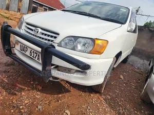 Toyota Ipsum 2000 White