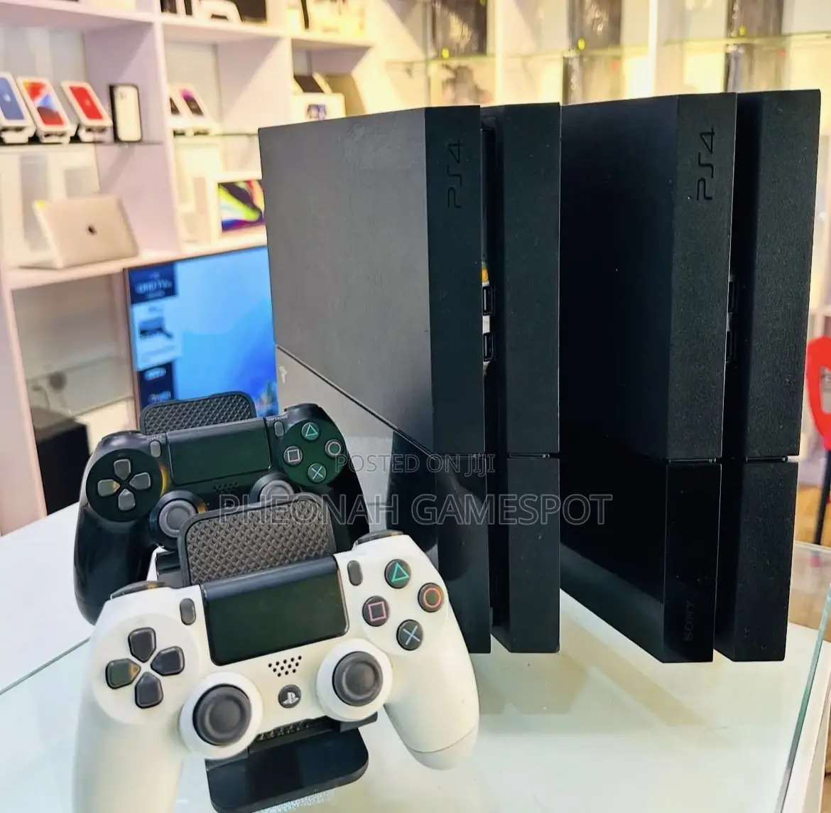Ps4 With 2 Pads and 10+ Games Installed Moving Fast Come