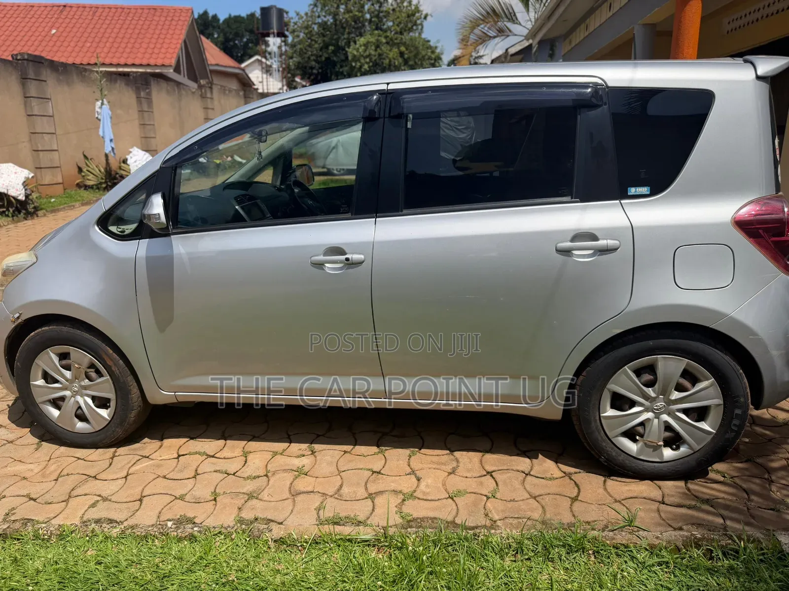 Toyota Ractis 1.5 FWD 2009 Silver