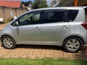 Toyota Ractis 1.5 FWD 2009 Silver