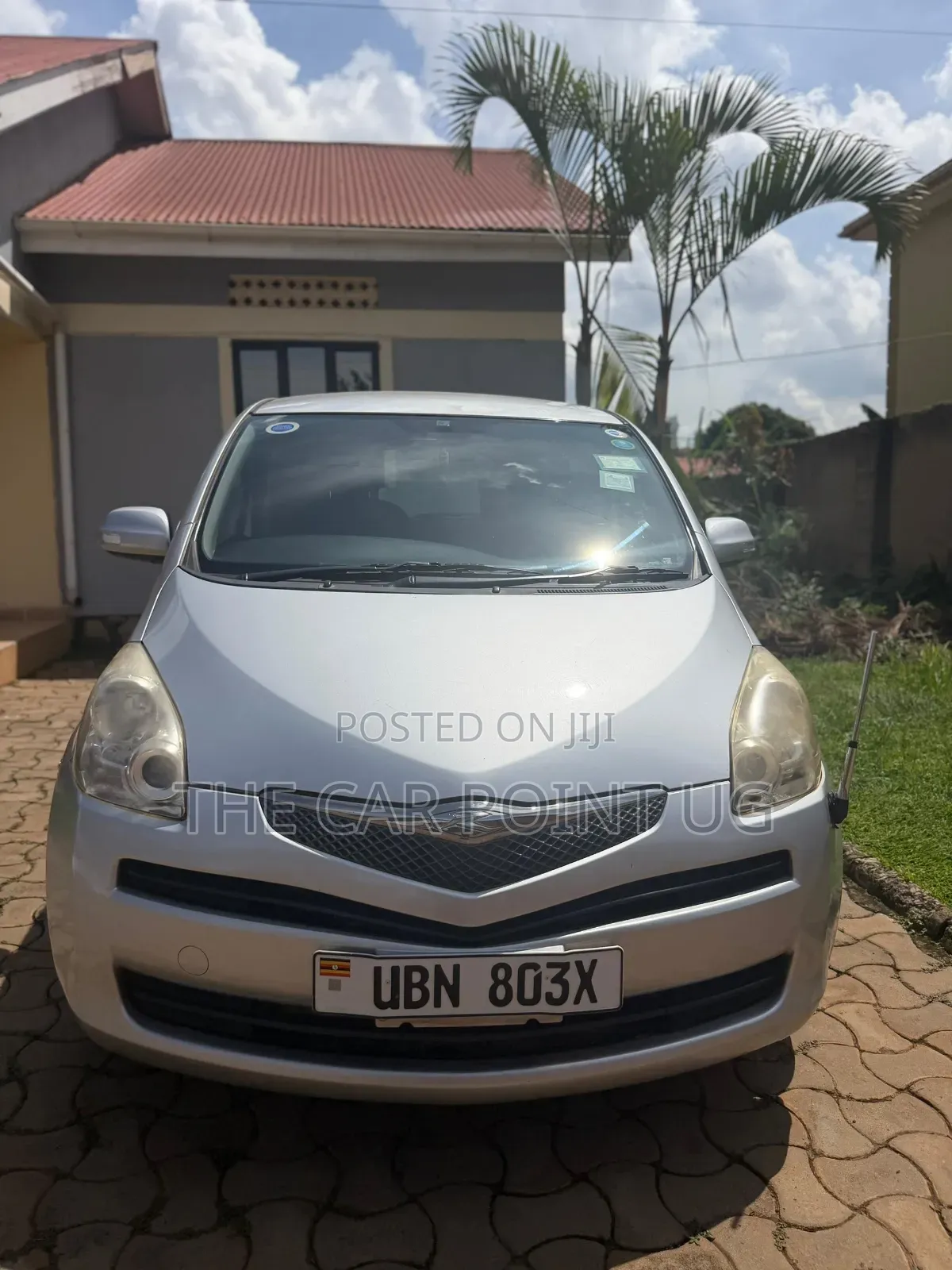 Toyota Ractis 1.5 FWD 2009 Silver