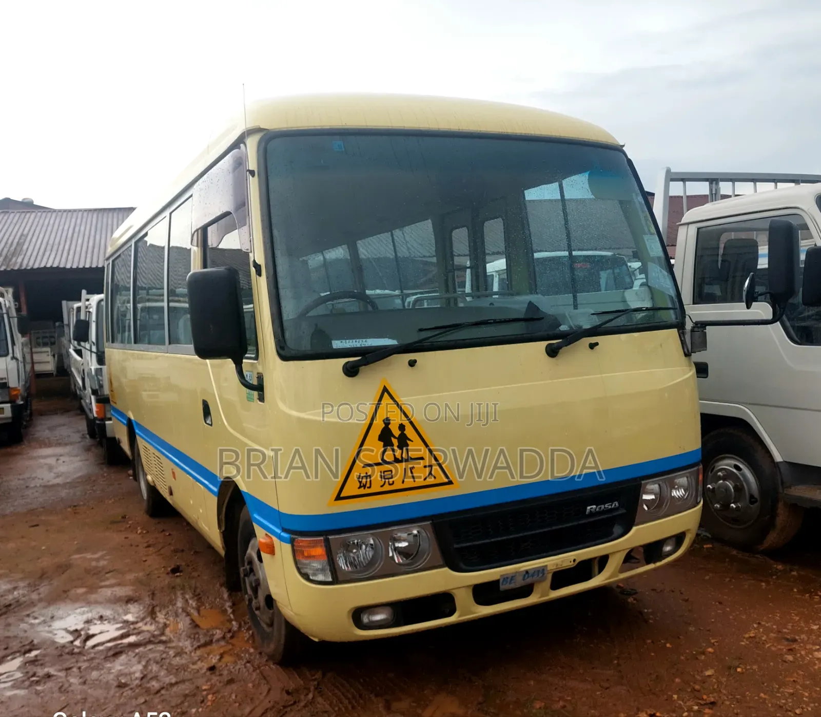 Mitsubishi Fuso Rosa 2017 Yellow