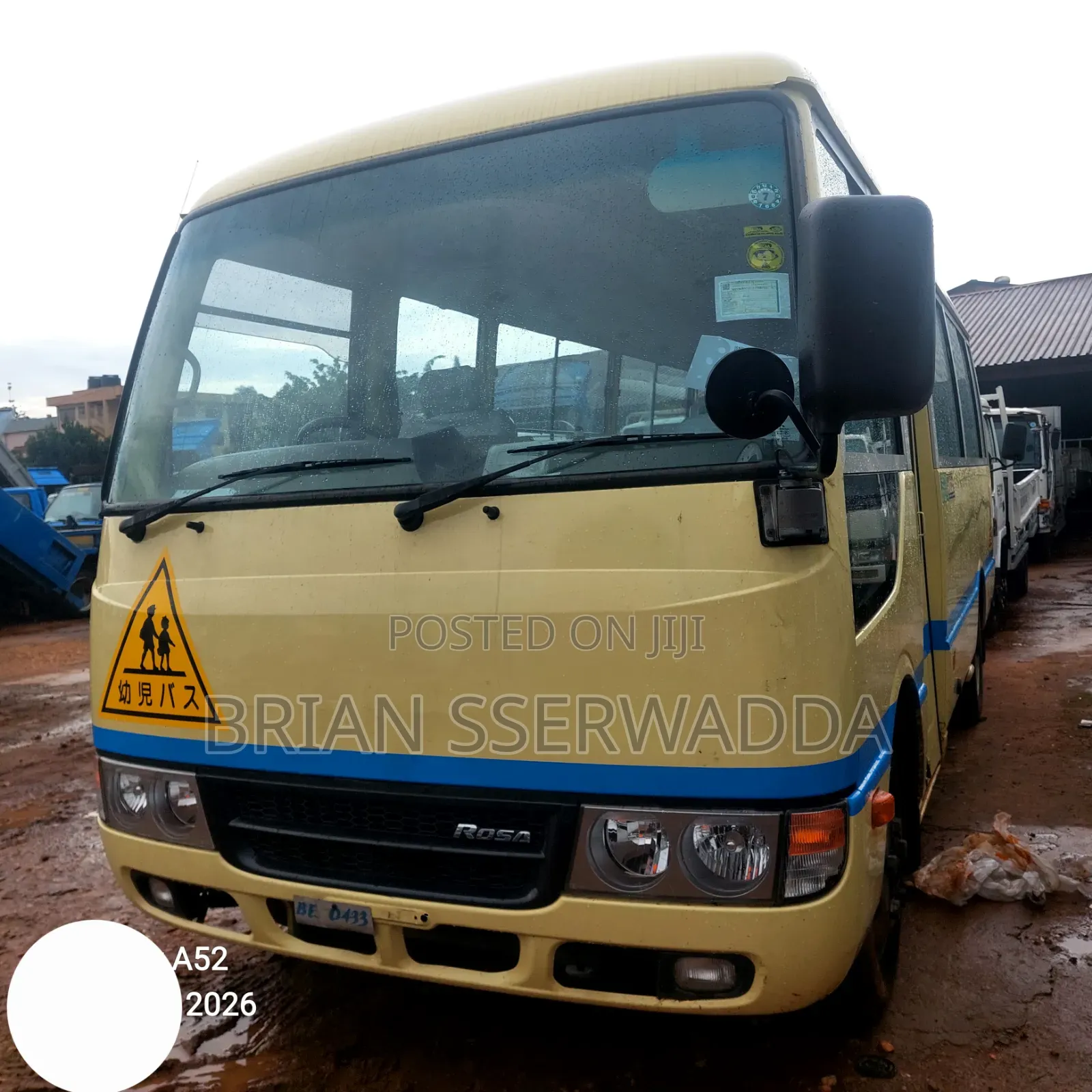 Mitsubishi Fuso Rosa 2017 Yellow